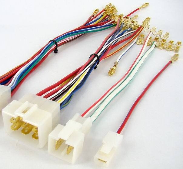 Quality inspection staff in the electronic wiring harness production process inspection problems