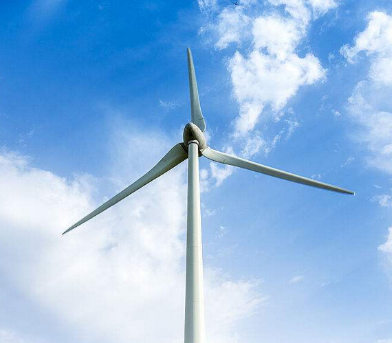 In 2018, the level of onshore wind power costs decreased by 18%