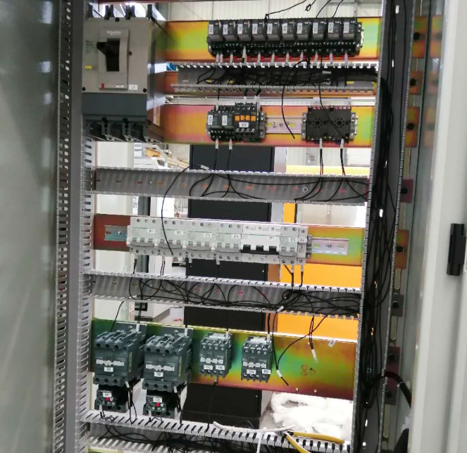 The main components and functions of low-voltage power distribution cabinets